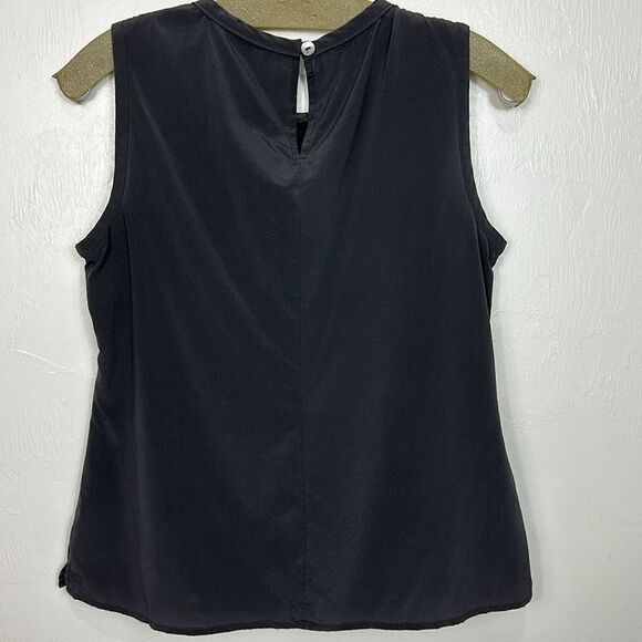 St. John Black Silk Blend Shirred Crew Neck Sleeveless Top Blouse Size 6 - Picture 2 of 8